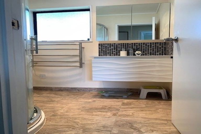 Photo of property in 12 Flamingo Court, Goodwood Heights, Auckland, 2105