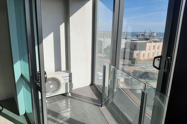 Photo of property in The Docks Apartments, 524/8 Dockside Lane, Auckland Central, Auckland, 1010