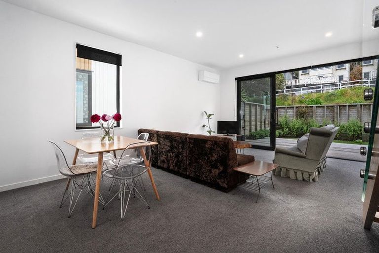 Photo of property in 175c Sutherland Road, Lyall Bay, Wellington, 6022