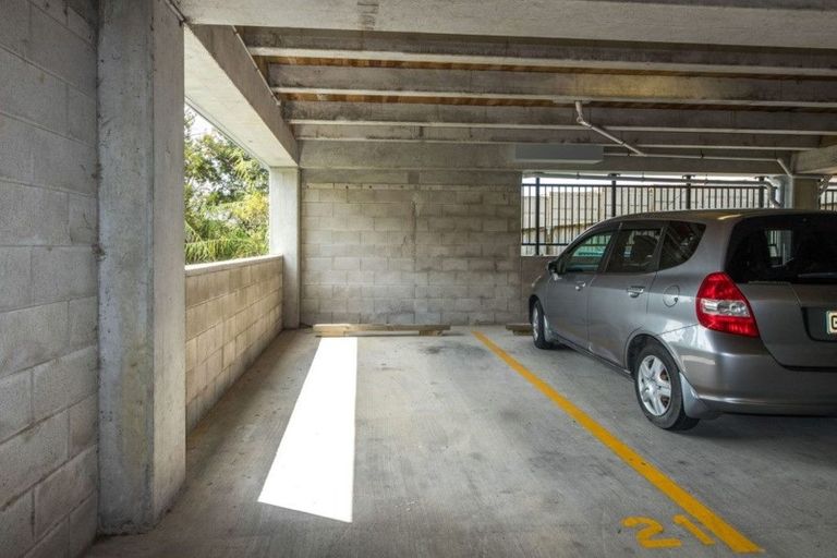 Photo of property in 1/241 Hinemoa Street, Birkenhead, Auckland, 0626