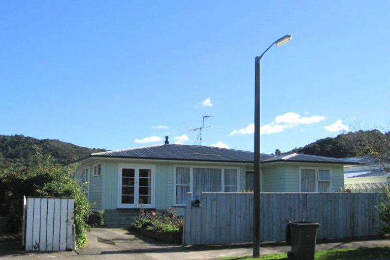 Photo of property in 21 Momona Street, Wainuiomata, Lower Hutt, 5014