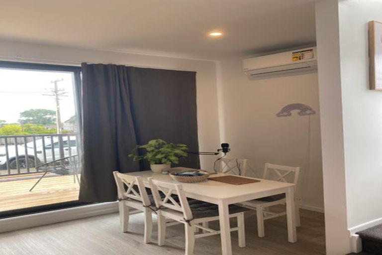 Photo of property in 2/43 Tirimoana Road, Te Atatu South, Auckland, 0602