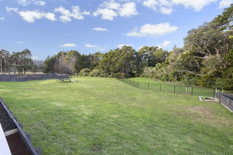 Photo of property in 21 Kahika Grove, Huapai, Kumeu, 0810