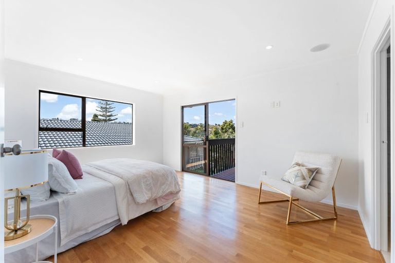 Photo of property in 23 Ravenwood Drive, Forrest Hill, Auckland, 0620