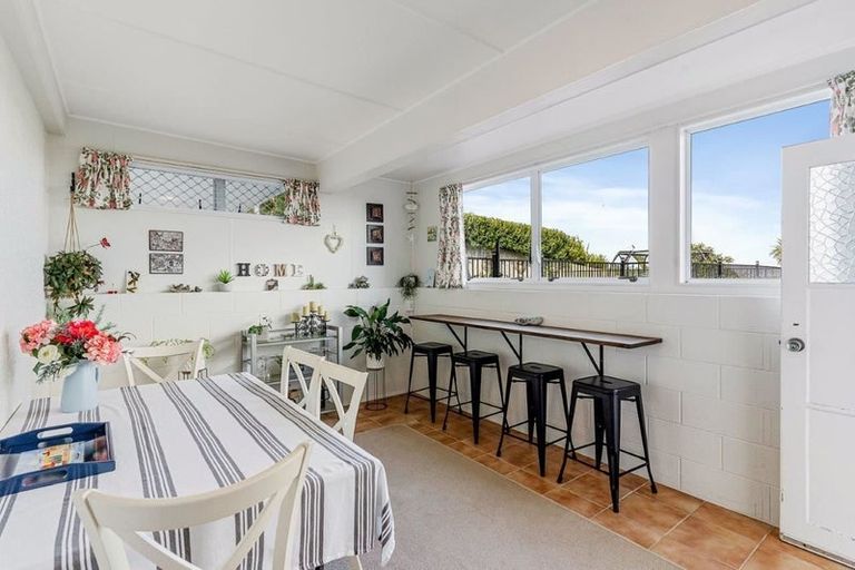 Photo of property in 8 Hillcrest Road, Hatfields Beach, Orewa, 0931