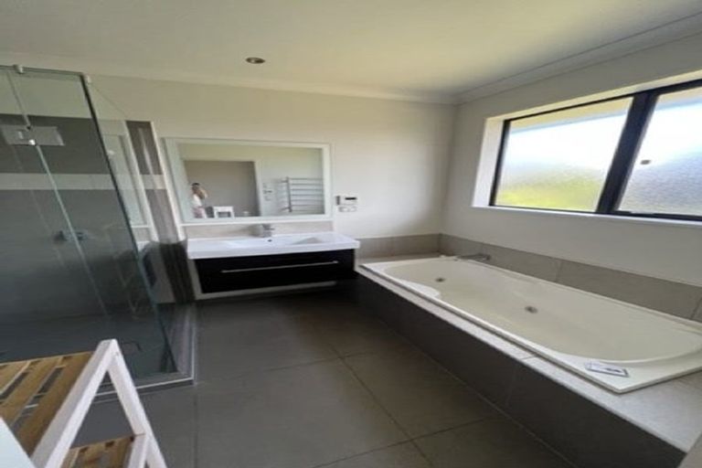 Photo of property in 8 Handley Crescent, Wigram, Christchurch, 8042