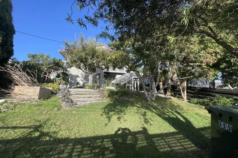 Photo of property in 1/2 Brian Avenue, Forrest Hill, Auckland, 0620