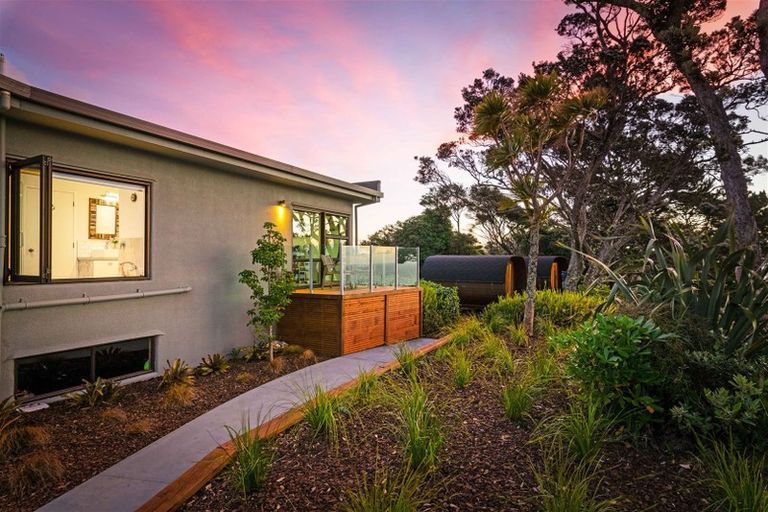 Photo of property in 107 Oaia Road, Muriwai, Waimauku, 0881