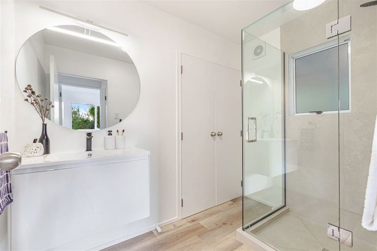 Photo of property in 1/51 Aeroview Drive, Beach Haven, Auckland, 0626