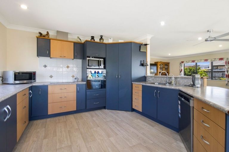 Photo of property in 2 Bransley Grove, Katikati, 3129