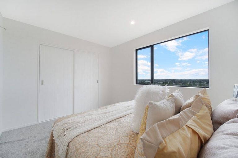 Photo of property in 1 Papauma Place, Papakura, 2110