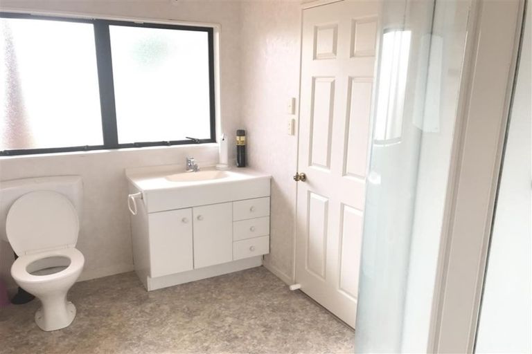 Photo of property in 71 Lagoon Way, West Harbour, Auckland, 0618