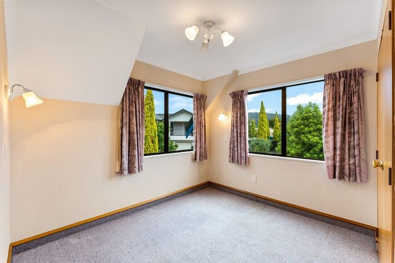 Photo of property in 26 Comeskey Grove, Elderslea, Upper Hutt, 5018