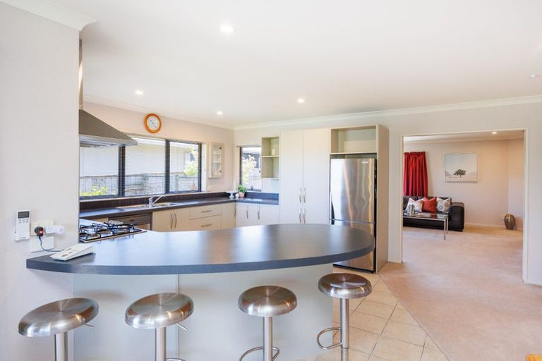 Photo of property in 23 Johnstone Drive, Fitzherbert, Palmerston North, 4410