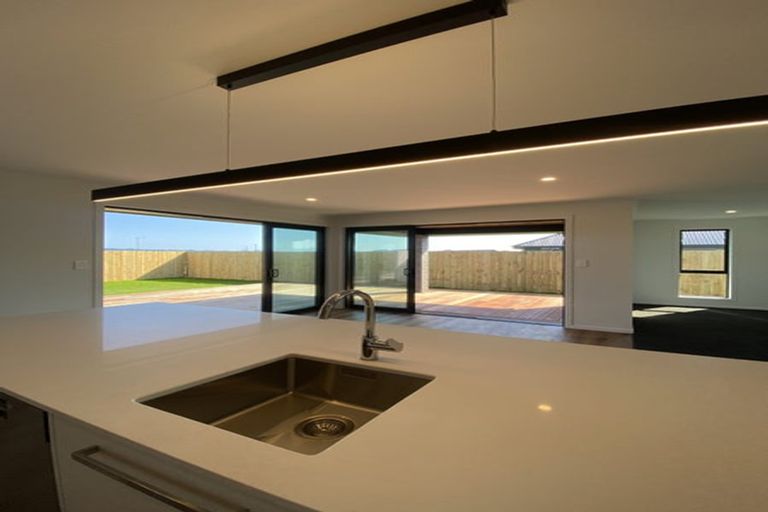 Photo of property in 32 Taurangawaka Road, One Tree Point, 0118