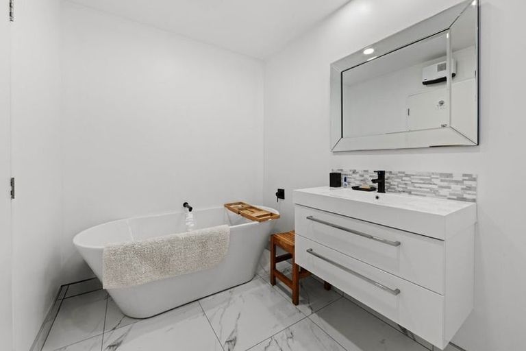 Photo of property in 35b Holly Road, St Albans, Christchurch, 8014