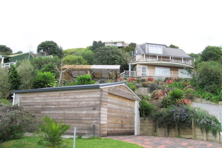 Photo of property in 25 Tutaritari Road, Hahei, Whitianga, 3591