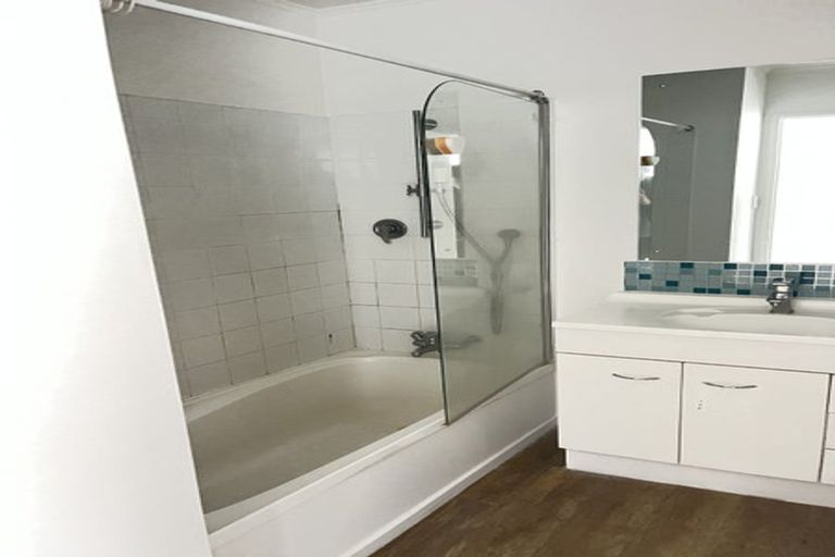 Photo of property in 25 Fearnley Grove, Albany, Auckland, 0632