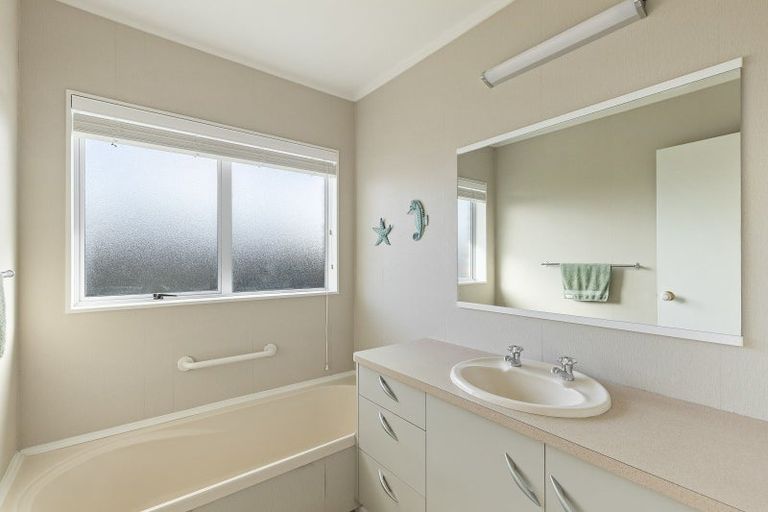 Photo of property in 4/3 Sandel Rise, Merrilands, New Plymouth, 4312