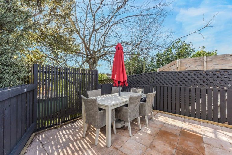 Photo of property in 2 Harcourt Place, Wakefield, 7025