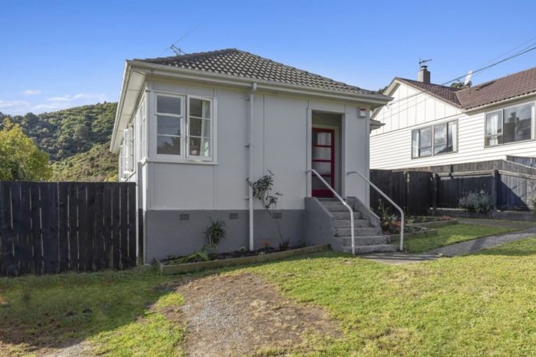 Photo of property in 56 Wilkie Crescent, Naenae, Lower Hutt, 5011
