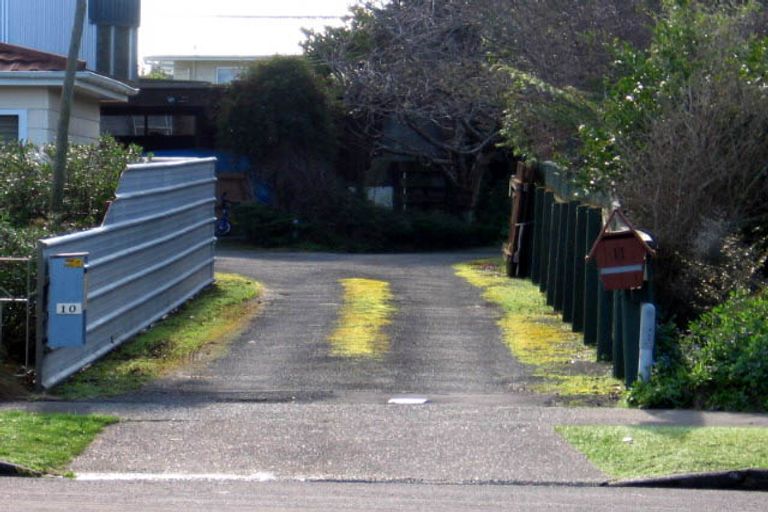 Photo of property in 11 Belgrave Place, Awapuni, Palmerston North, 4412