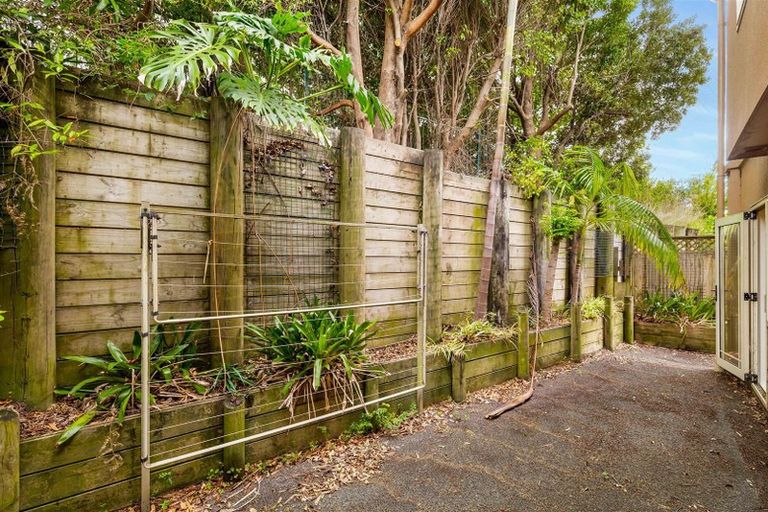 Photo of property in 147b Hobsonville Road, West Harbour, Auckland, 0618