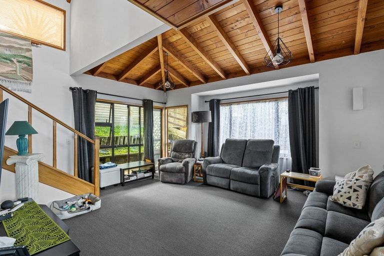 Photo of property in 1/86 Waimumu Road, Massey, Auckland, 0614