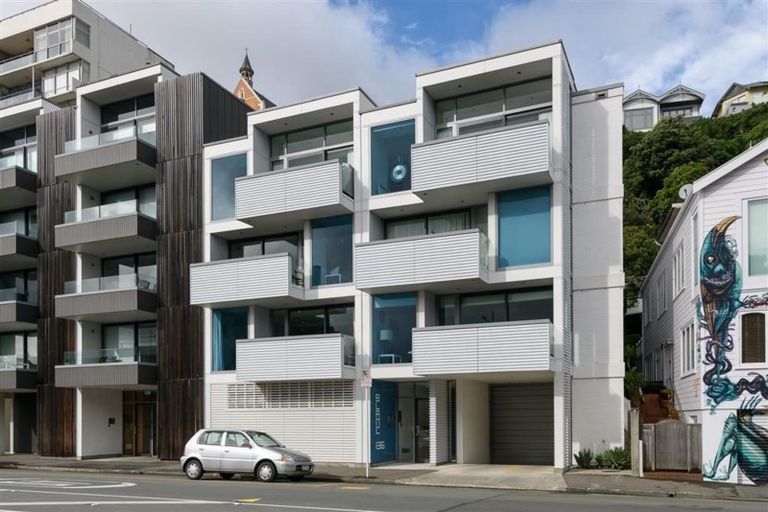 Photo of property in Blanc, 3e/136 Oriental Parade, Oriental Bay, Wellington, 6011