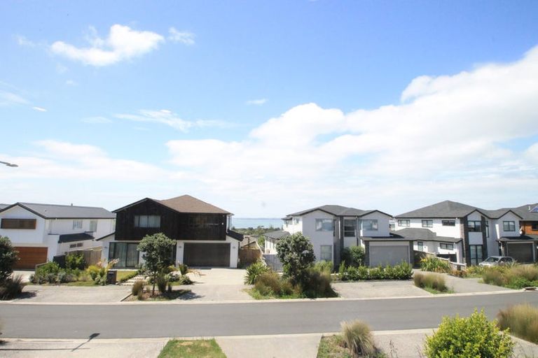 Photo of property in 50 Headland Drive, Long Bay, Auckland, 0630
