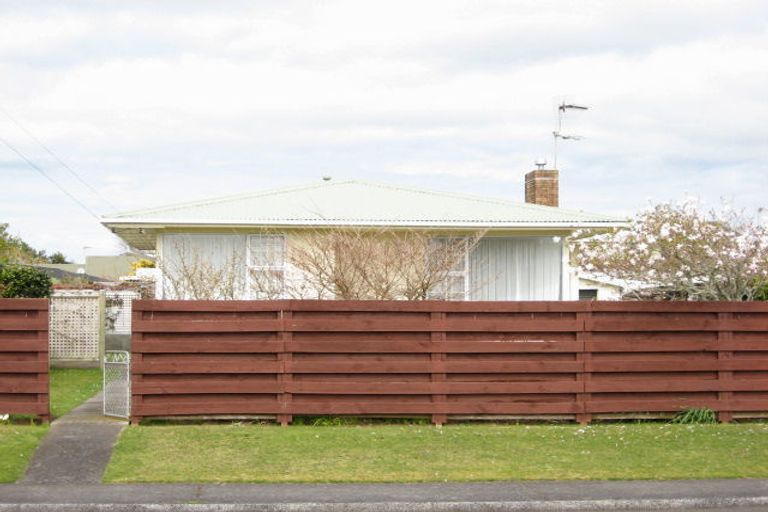 Photo of property in 5 Smith Road, Merrilands, New Plymouth, 4312
