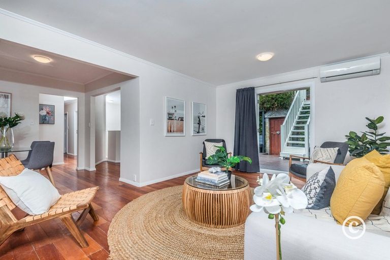 Photo of property in 53 Kiwi Crescent, Tawa, Wellington, 5028