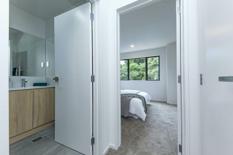 Photo of property in 5 Morihana Close, Glen Eden, Auckland, 0602