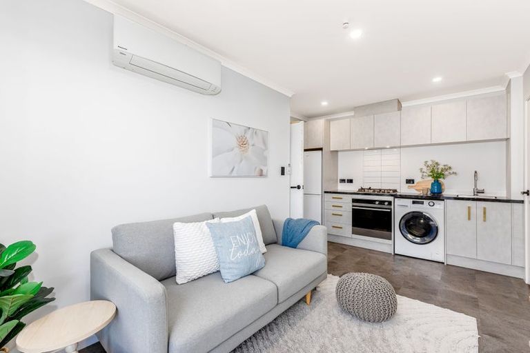 Photo of property in 2 Opaoa Way, Aotea, Porirua, 5024