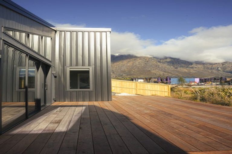 Photo of property in 45 Shelduck Road, Jacks Point, 9371