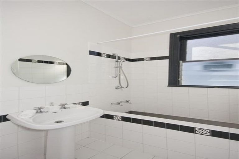 Photo of property in 17 Elizabeth Street, Mount Victoria, Wellington, 6011