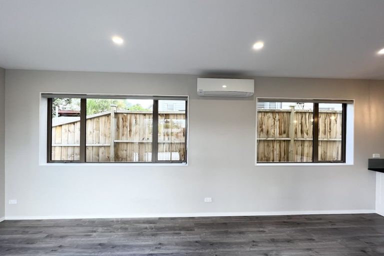 Photo of property in 6b St Catherine Crescent, West Harbour, Auckland, 0618