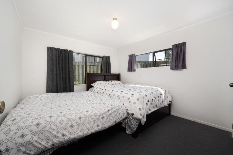 Photo of property in 52 Aviemore Drive, Highland Park, Auckland, 2010