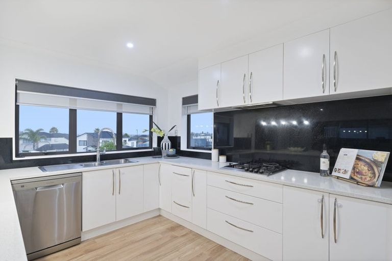 Photo of property in 12 San Casello Rise, Henderson, Auckland, 0612