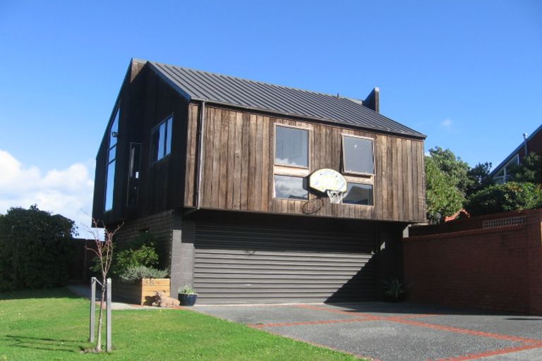 Photo of property in 38 Stanhope Grove, Korokoro, Lower Hutt, 5012