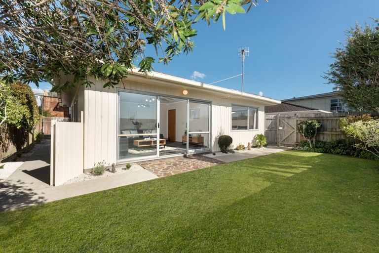 Photo of property in 1/1004 Papamoa Beach Road, Papamoa Beach, Papamoa, 3118