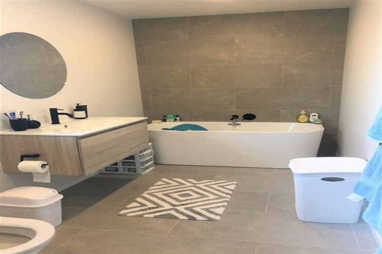 Photo of property in 52a Waipani Road, Te Atatu Peninsula, Auckland, 0610