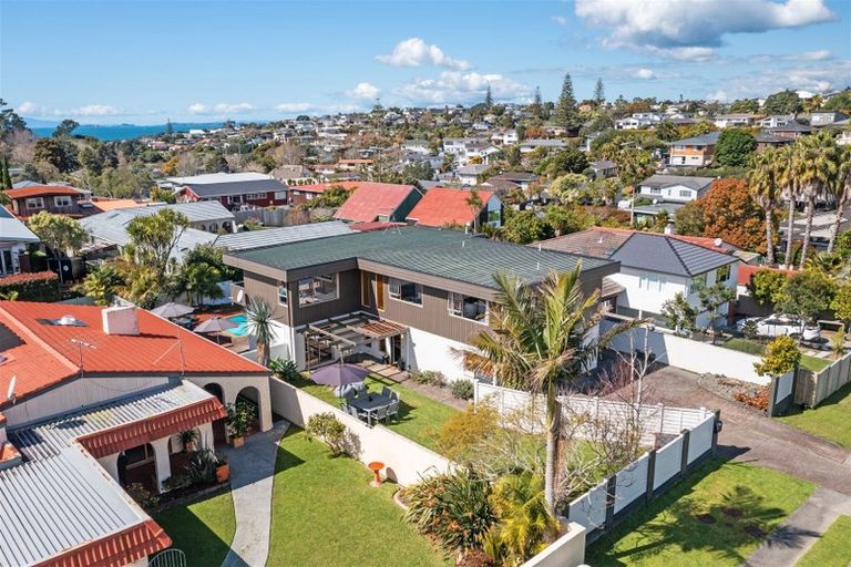 Photo of property in 37 Amante Crescent, Mairangi Bay, Auckland, 0630