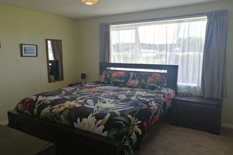 Photo of property in 1 Grove Burn Road, Tuatapere, 9620