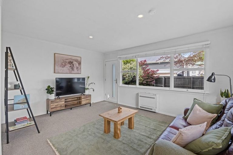 Photo of property in 1/82 Holly Road, St Albans, Christchurch, 8014