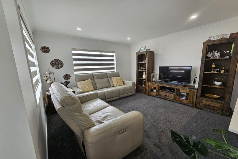 Photo of property in 40 Whareatua Avenue, Takanini, 2112