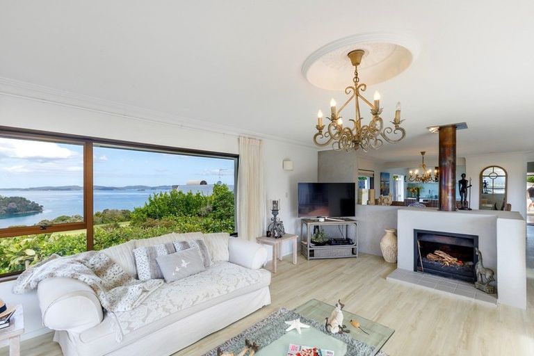 Photo of property in 16 Kotare Place, Sandspit, Warkworth, 0982