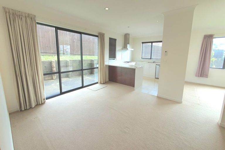 Photo of property in 35 Trotting Terrace, Fairview Heights, Auckland, 0632