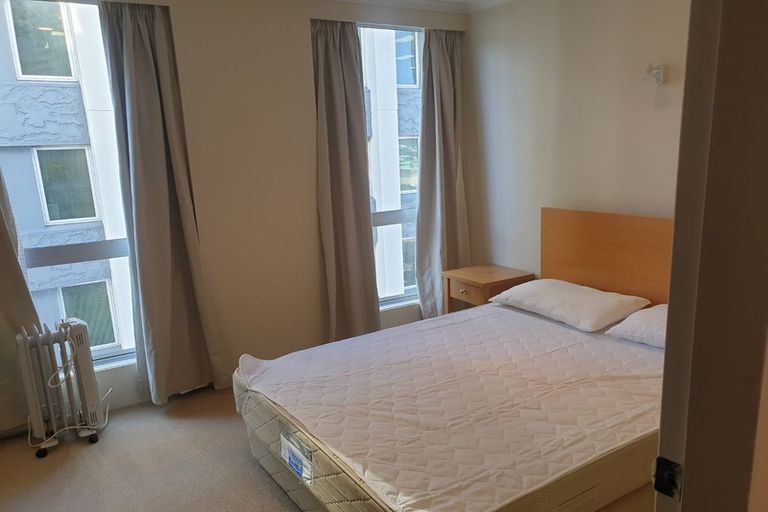 Photo of property in Terrace Heights Apartments, 11c/163 The Terrace, Wellington Central, Wellington, 6011