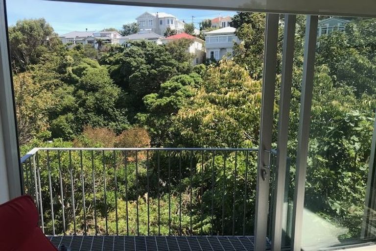 Photo of property in 102 Kelburn Parade, Kelburn, Wellington, 6012